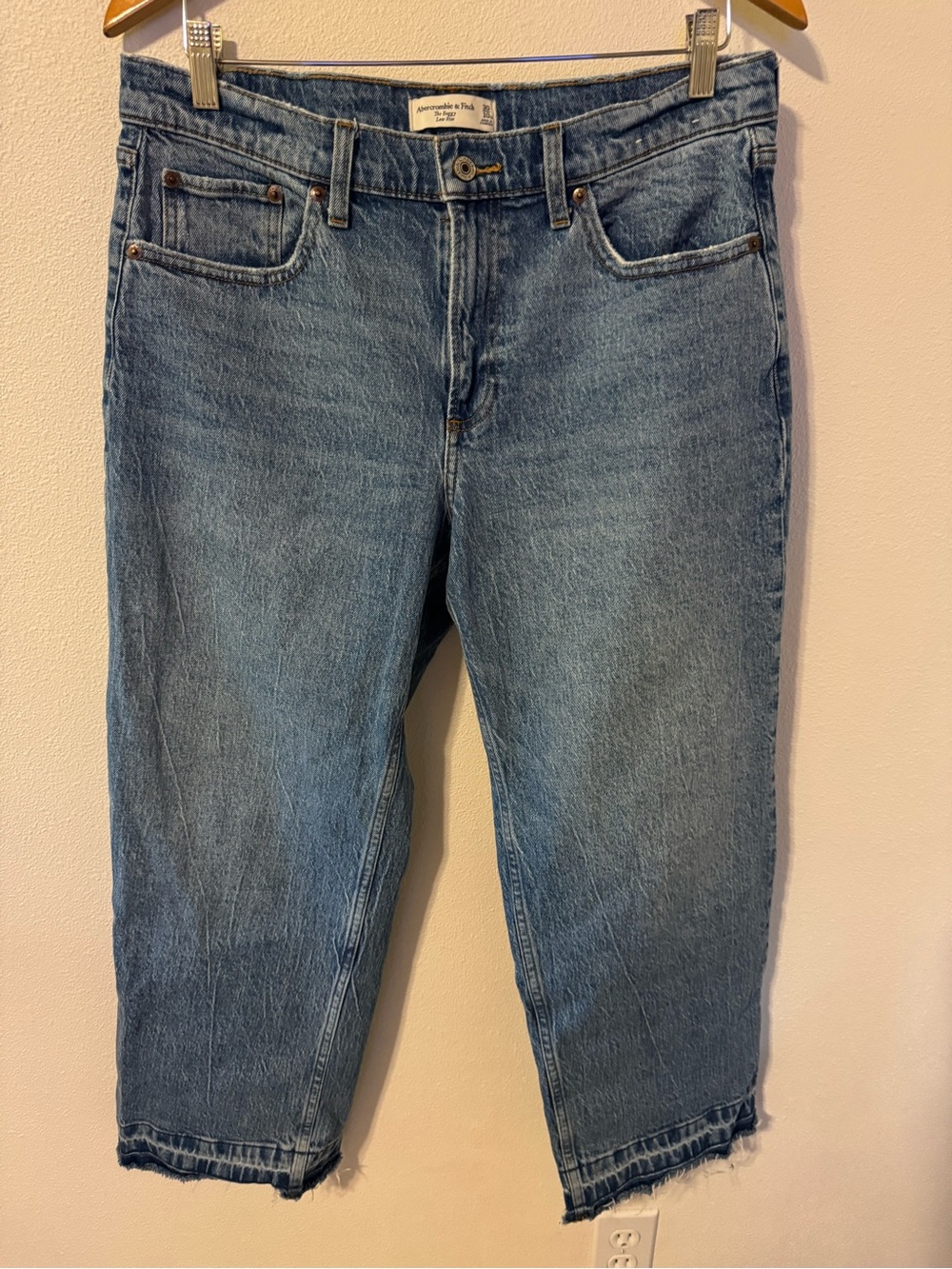 Abercrombie & Fitch The Baggy Low Rise Jeans Medium Wash Released Hem-30 X-Short